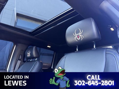 Used 2022 Ford F250 Lariat w/ Black Appearance Package image 11