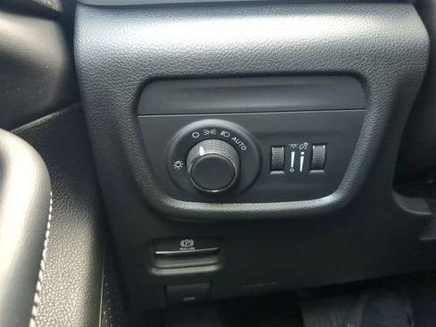 Certified 2025 Jeep Grand Cherokee Altitude AWD/4WD image 29