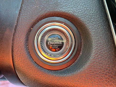 Used 2020 Mercedes-Benz C 300 Sedan image 24