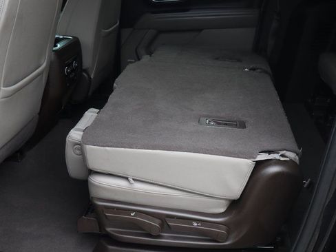 Used 2022 Chevrolet Suburban Z71 w/ Luxury Package image 39