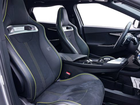 Used 2023 Kia EV6 GT image 41