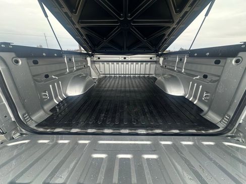 Used 2016 GMC Canyon SLE w/ SLE Convenience Package image 11