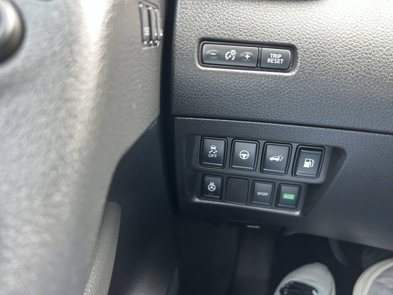 Used 2019 Nissan Rogue SV w/ Premium Package FWD image 24