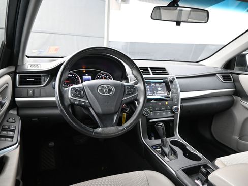 Used 2015 Toyota Camry SE FWD image 19