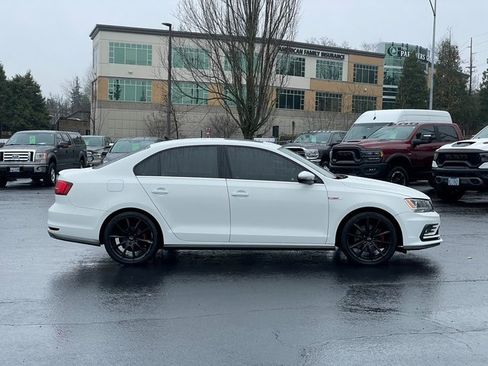 Used 2016 Volkswagen Jetta GLI SE image 2