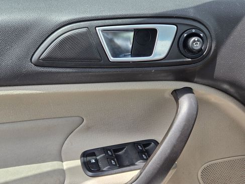 Used 2016 Ford Fiesta SE FWD image 11