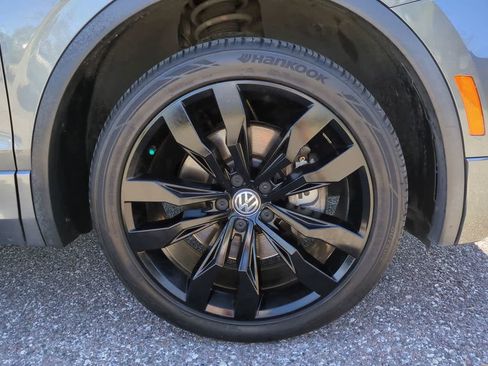 Used 2020 Volkswagen Tiguan SE R-Line image 11