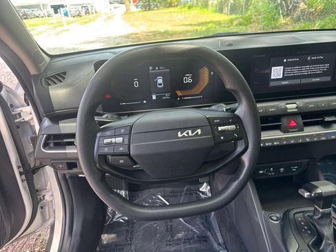 Used 2025 Kia K4 FWD image 30