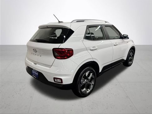 Used 2025 Hyundai Venue SEL image 7