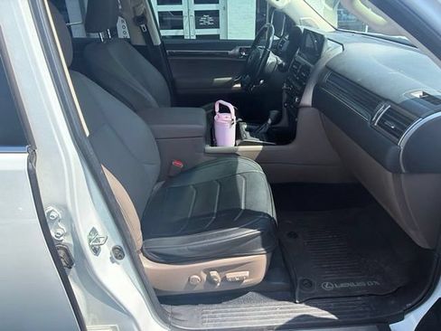 Used 2022 Lexus GX 460 Premium w/ Accessory Package AWD/4WD image 8