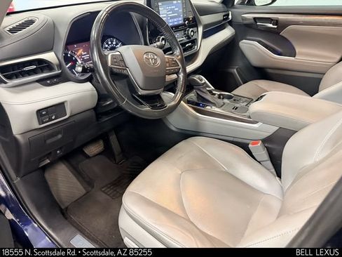 Used 2021 Toyota Highlander Limited FWD image 14
