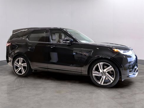 Used 2025 Land Rover Discovery Metropolitan Edition image 7