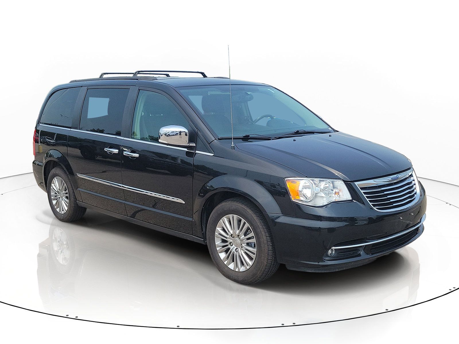 Used 2015 Chrysler Town & Country Touring-L w/ Driver Convenience Group FWD image 2