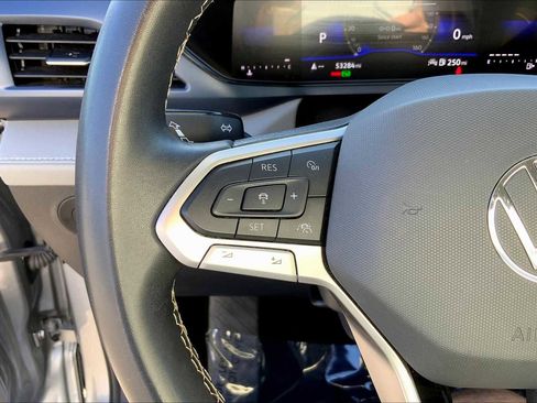 Used 2024 Volkswagen Taos SE image 22