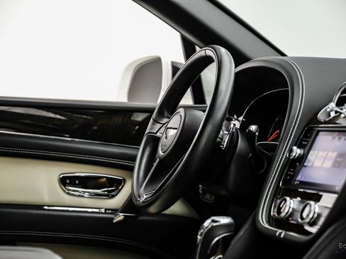 Used 2019 Bentley Bentayga image 51
