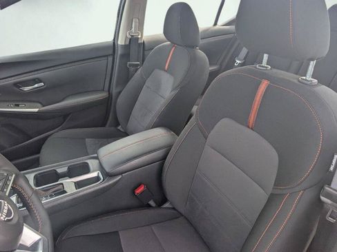 Certified 2025 Nissan Sentra SR FWD image 28