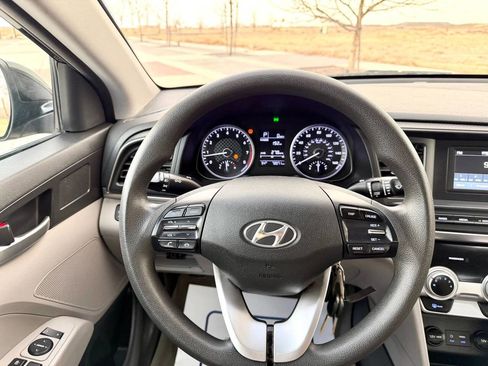 Used 2019 Hyundai Elantra SE image 22