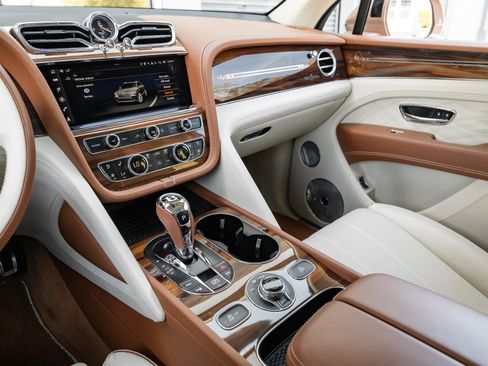 Used 2023 Bentley Bentayga Extended Wheelbase image 8