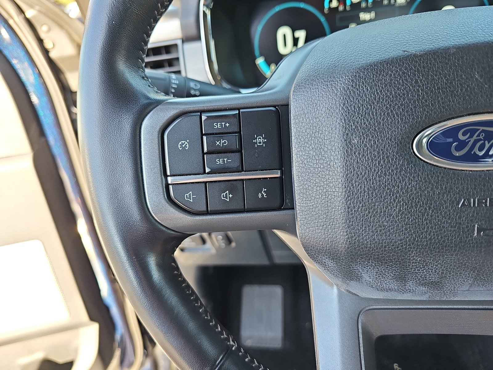 Used 2022 Ford F150 Lariat AWD/4WD image 17