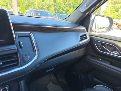 Used 2021 Chevrolet Suburban Premier w/ Premium Package AWD/4WD image 24