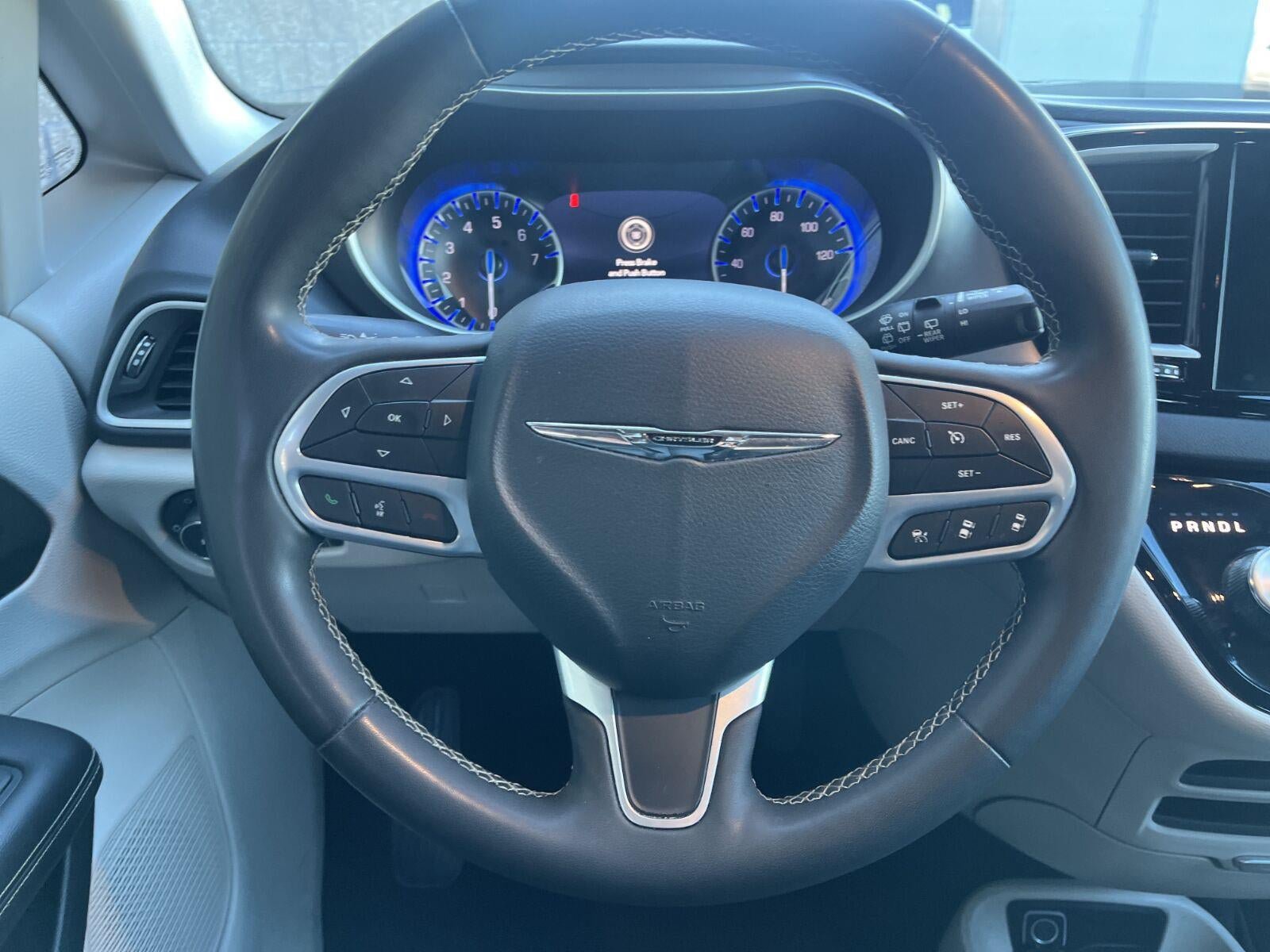 Used 2024 Chrysler Pacifica Touring-L FWD image 13