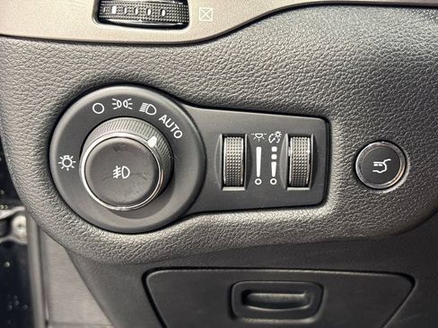 Used 2022 Jeep Cherokee Latitude Lux w/ Sun & Sound Group AWD/4WD image 33