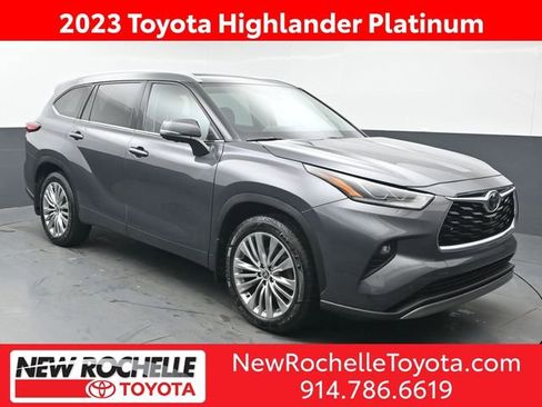 Used 2023 Toyota Highlander Platinum image 1