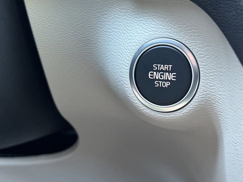 New 2026 Volvo XC40 B5 Plus w/ Protection Package Premier image 20