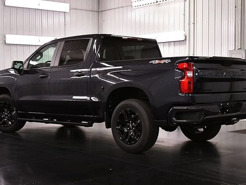 Used 2022 Chevrolet Silverado 1500 Custom w/ LPO, Dark Essentials Package AWD/4WD image 5