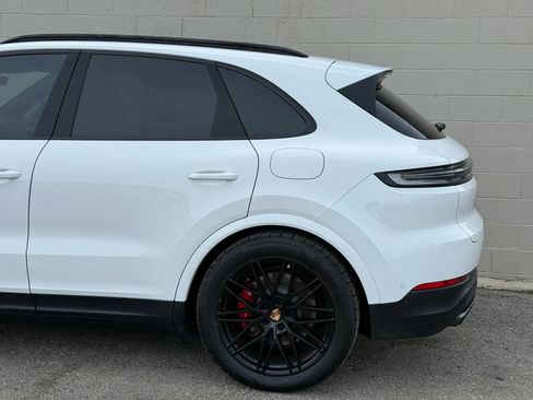 Used 2025 Porsche Cayenne S w/ Premium Package Plus AWD/4WD image 8
