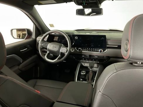 Used 2025 Chevrolet Colorado Z71 w/ Technology Package image 16