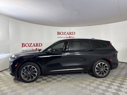 Used 2024 Lincoln Nautilus Reserve w/ Equipment Group 203A image 5