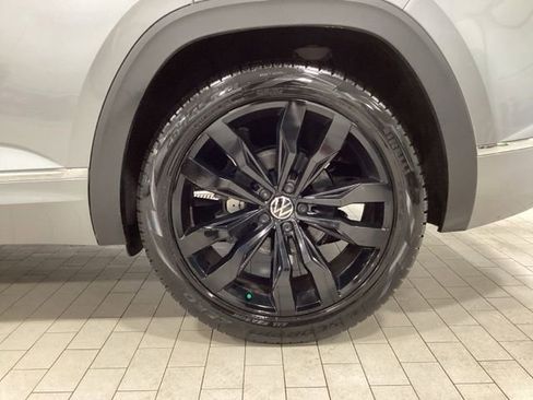 Used 2021 Volkswagen Atlas Cross Sport SEL R-Line AWD/4WD image 23