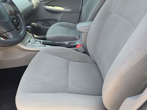 Used 2013 Toyota Corolla LE FWD image 14