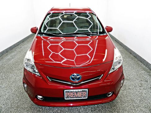 Used 2014 Toyota Prius V Five image 2