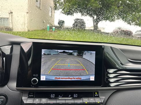 Used 2025 Toyota Camry SE FWD image 17
