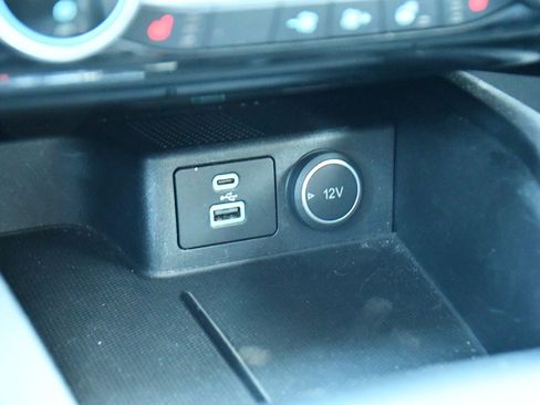 Used 2021 Ford Escape Titanium image 30