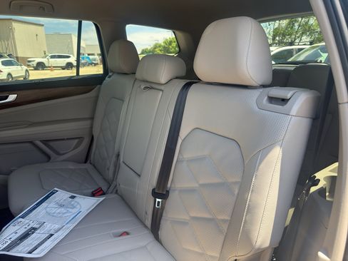 New 2026 Volkswagen Atlas SE FWD image 9