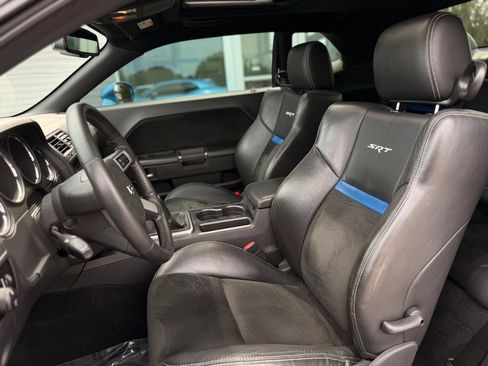 Used 2009 Dodge Challenger SRT8 w/ SRT Option Group II RWD image 26