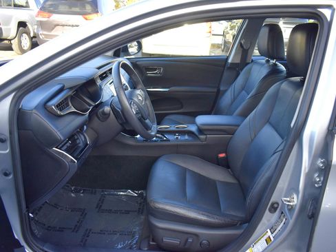 Used 2018 Toyota Avalon XLE image 10