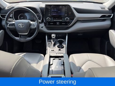 Used 2022 Toyota Highlander XLE AWD/4WD image 13