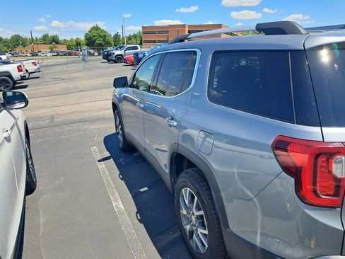 Used 2023 GMC Acadia SLT w/ Preferred Package FWD image 8