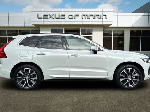 Used 2022 Volvo XC60 B5 Momentum w/ Advanced Package AWD/4WD image 7
