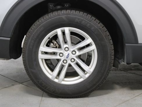 Used 2023 Ford Explorer XLT w/ Equipment Group 202A AWD/4WD image 12