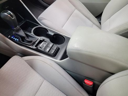 Used 2021 Hyundai Tucson SE image 26