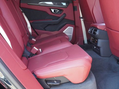 Used 2022 Lamborghini Urus AWD/4WD image 34