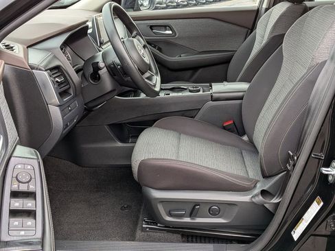 Used 2023 Nissan Rogue SV image 11