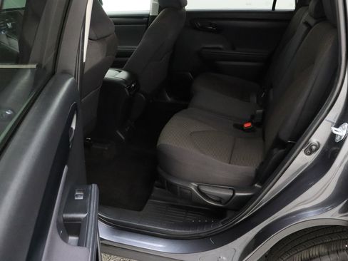 Used 2025 Toyota Highlander LE image 28