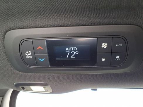 New 2026 Chrysler Pacifica Select image 15