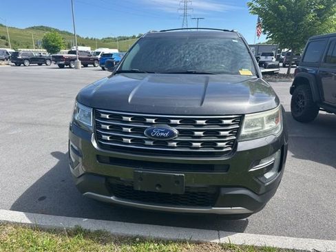 Used 2017 Ford Explorer XLT AWD/4WD image 29